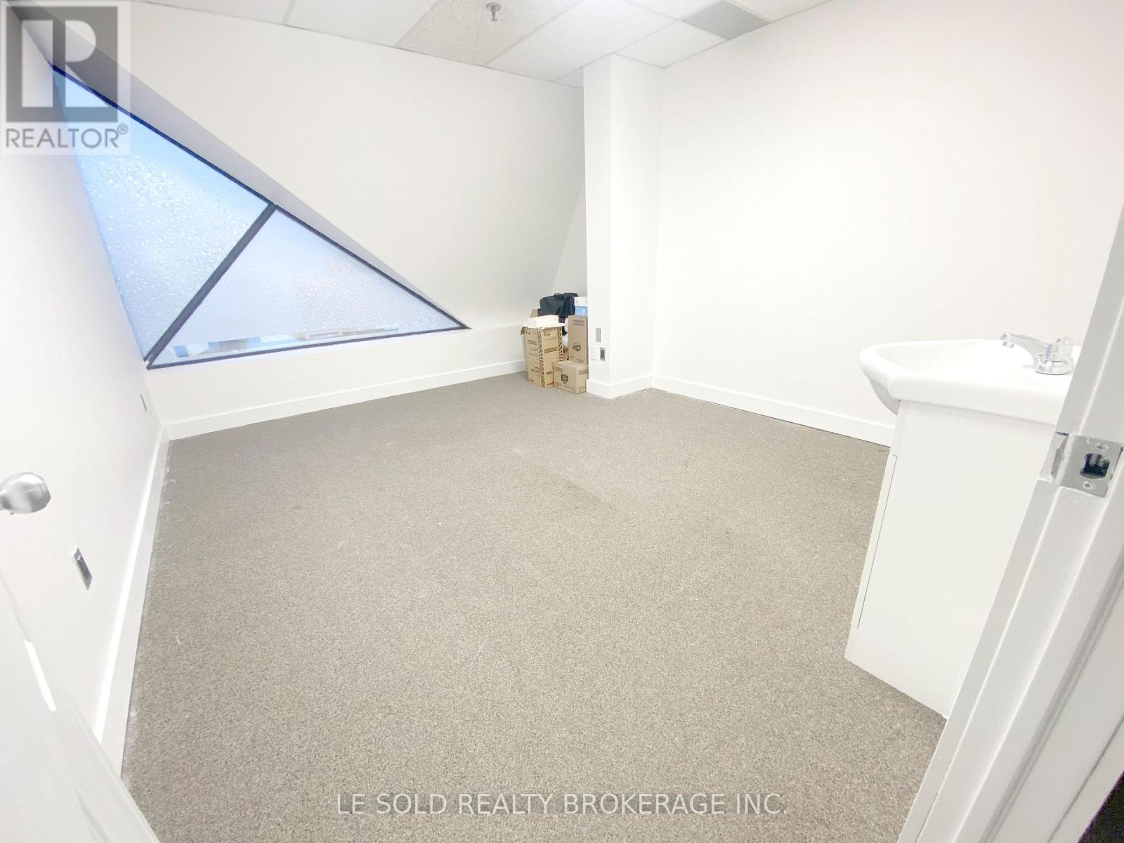 4 (2nd Floor C & D) - 117 Ringwood Drive Property Photo 12