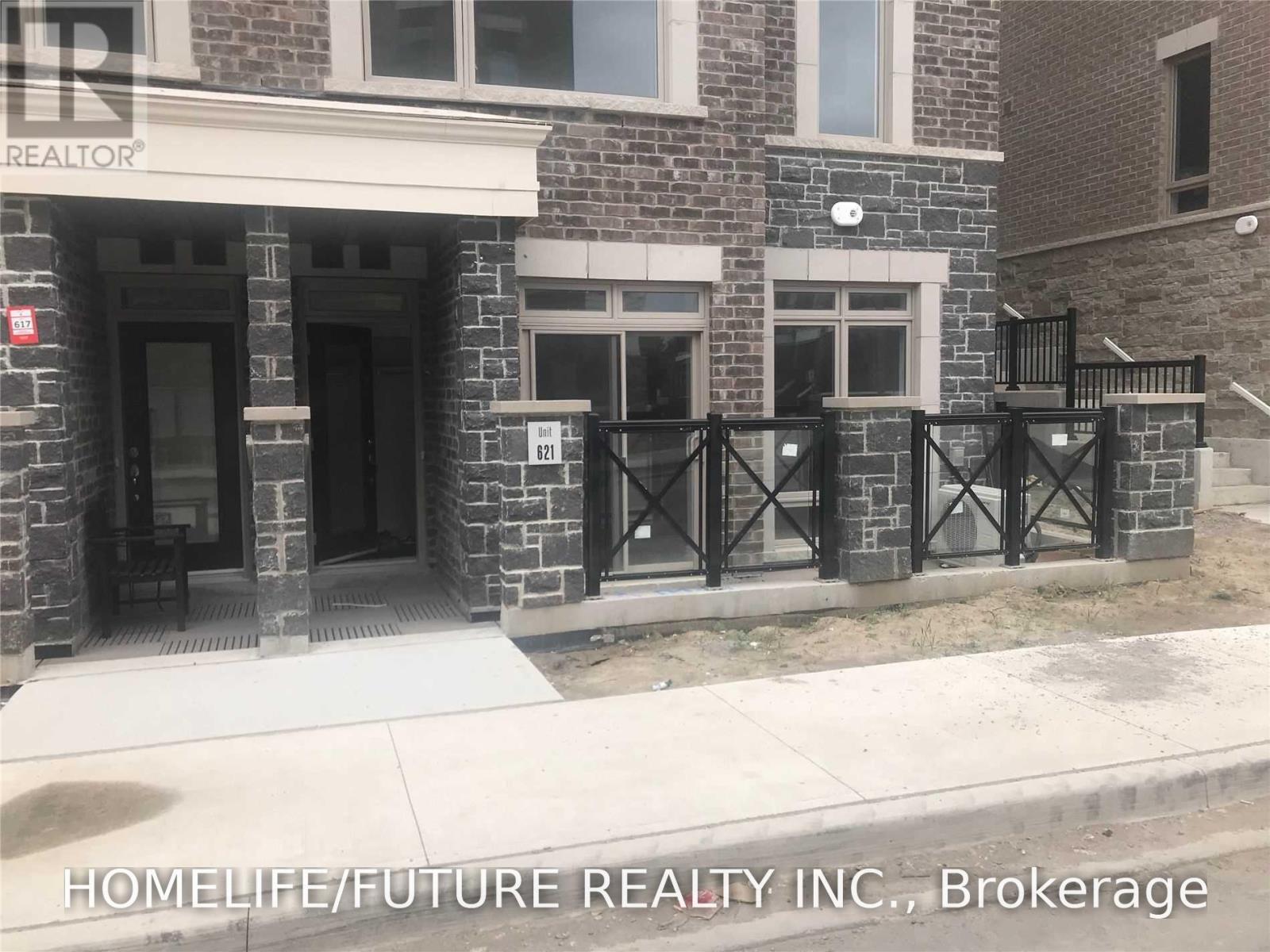 621 - 50 DUNSHEATH WAY Property Photo 1