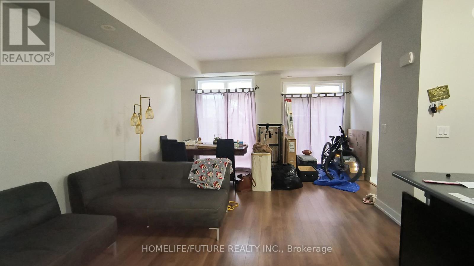 621 - 50 Dunsheath Way Property Photo 4
