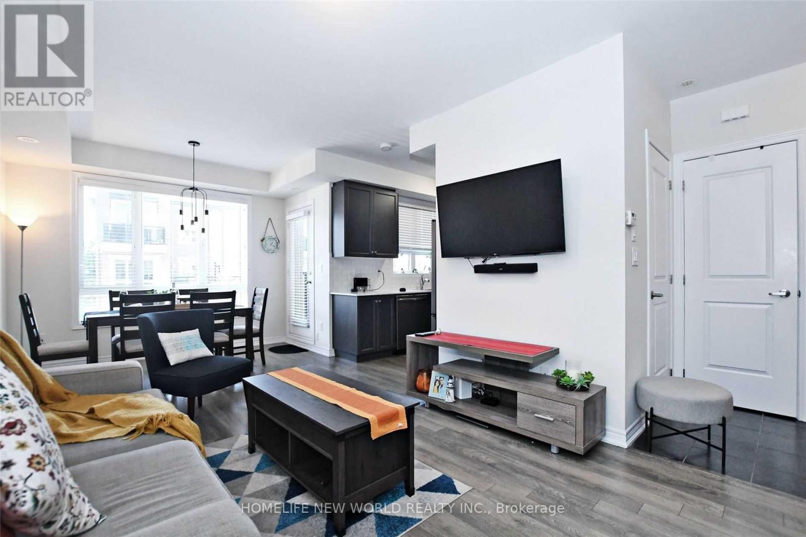 15 - 105 Kayla Crescent Property Photo 3