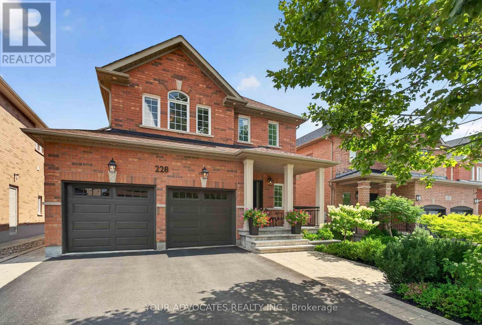 228 Twin Hills Crescent Property Photo 1