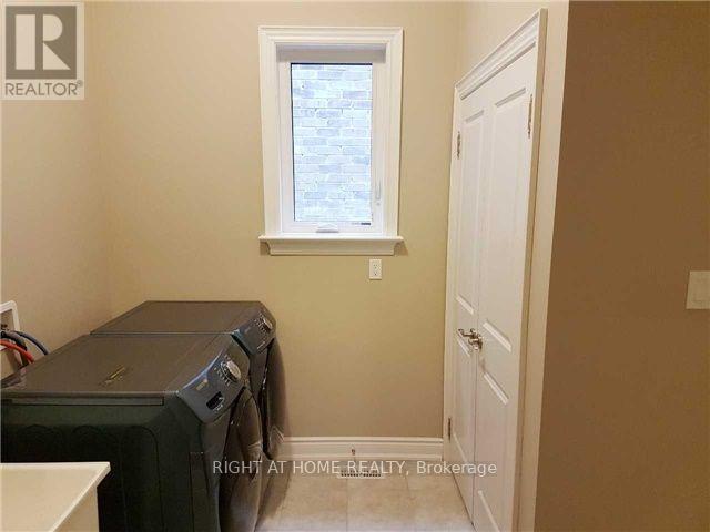 11 Richmond Park Drive Property Photo 8