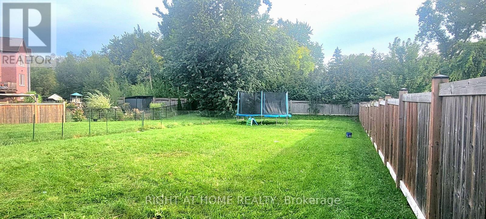 11 Richmond Park Drive Property Photo 21