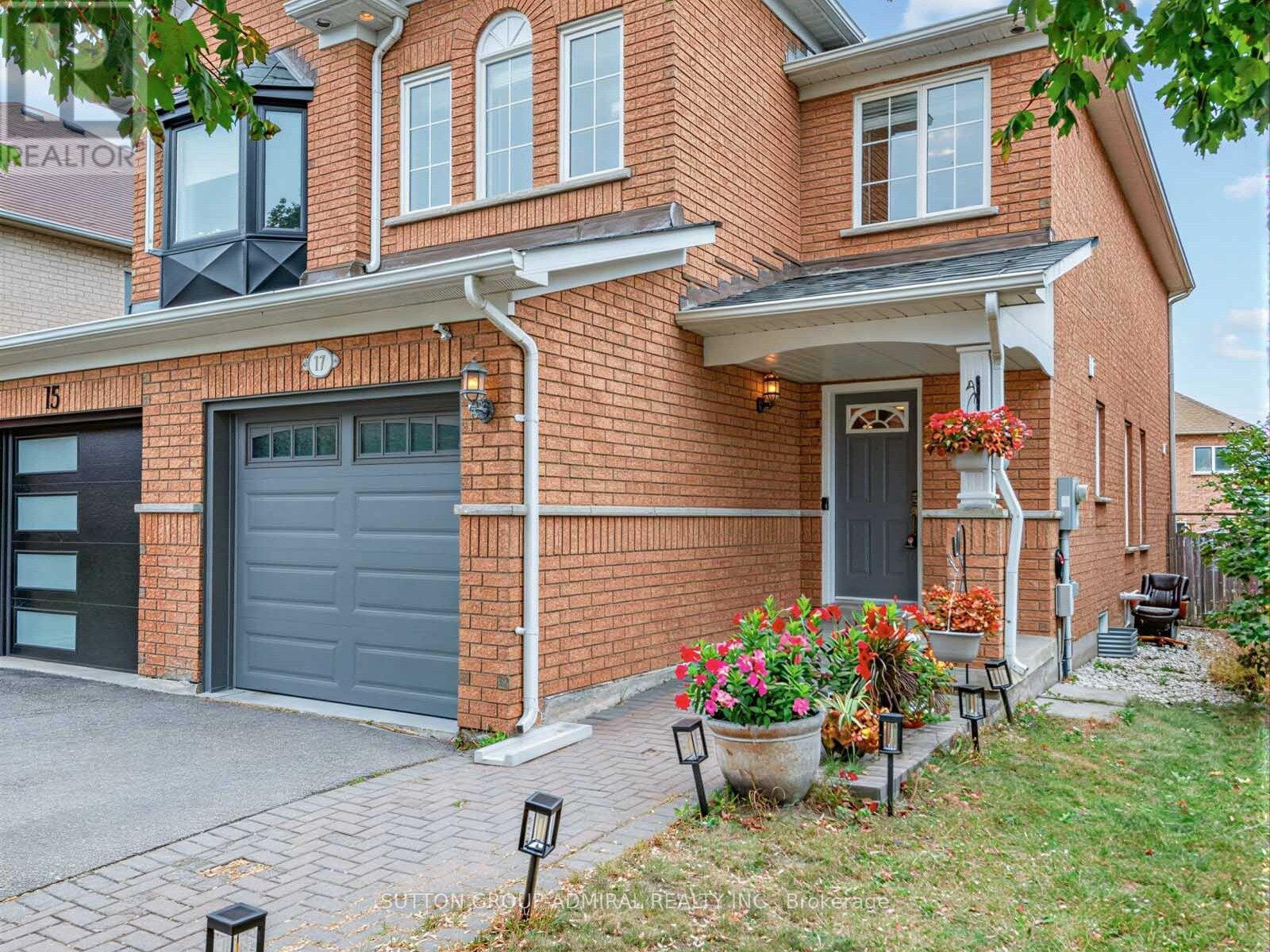 17 Royal Appian Crescent Property Photo 1