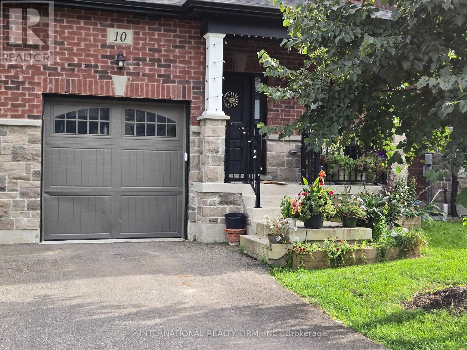 10 Gord Matthews Way Property Photo 1