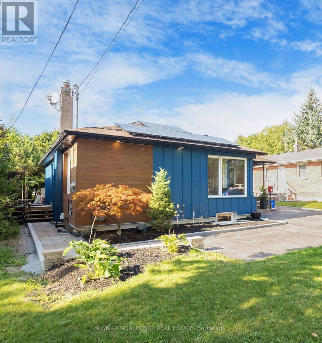 100 Rockport Crescent Property Photo 1