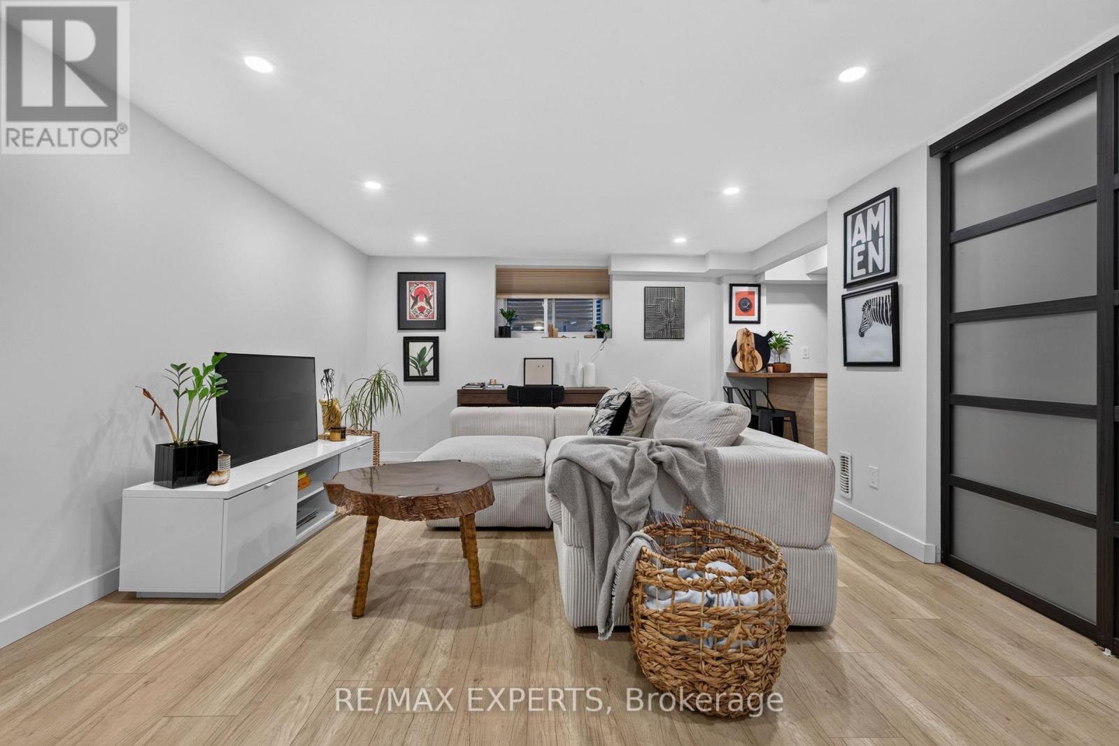 155 Stephen Street Property Photo 27