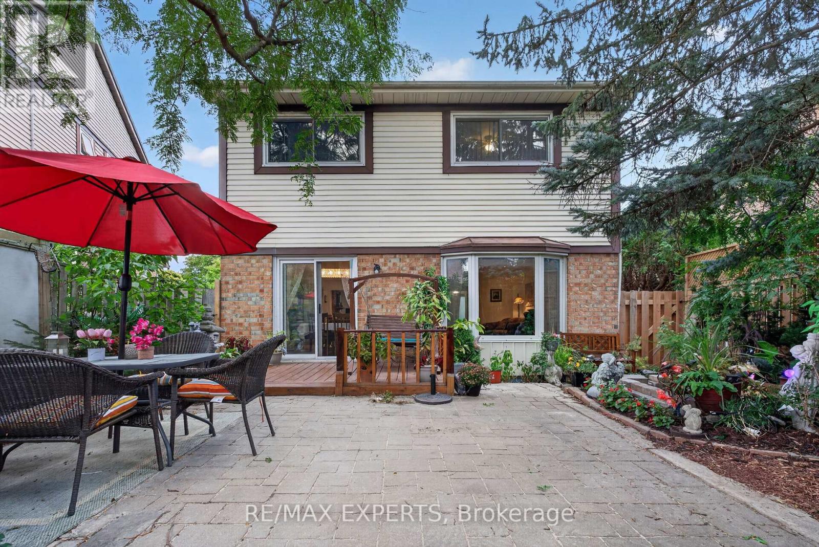155 Stephen Street Property Photo 35