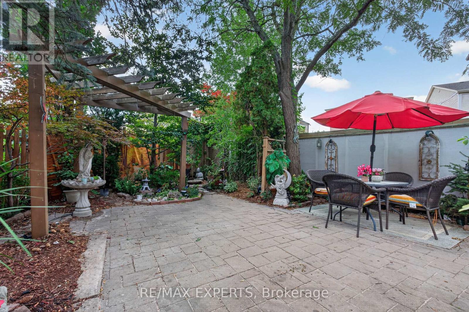 155 Stephen Street Property Photo 38