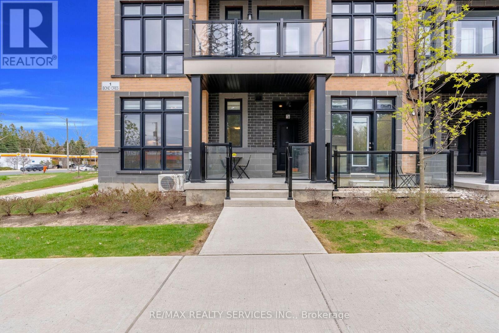 5 - 1 Bond Crescent Property Photo 4