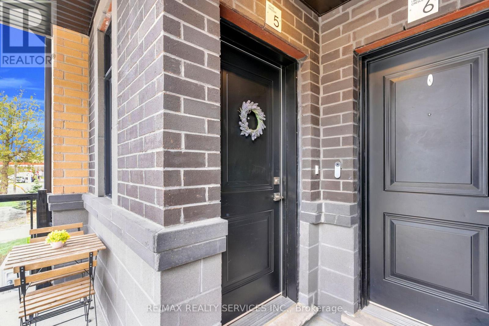5 - 1 Bond Crescent Property Photo 7