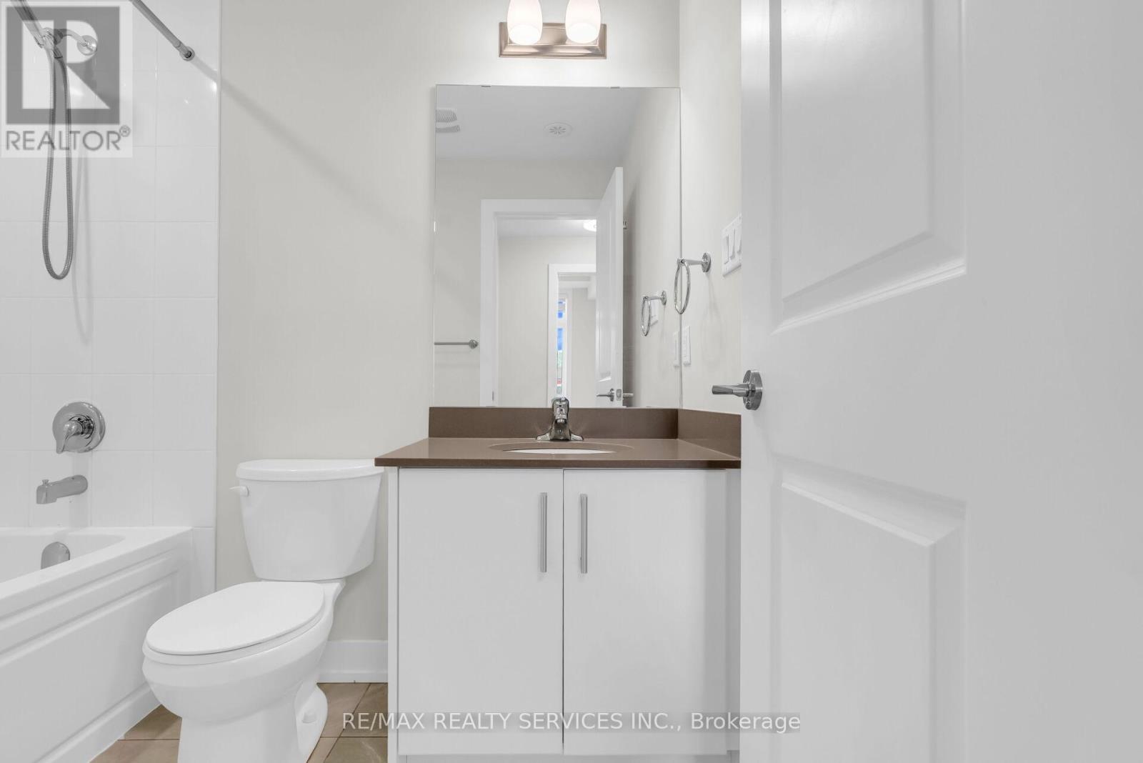 5 - 1 Bond Crescent Property Photo 30