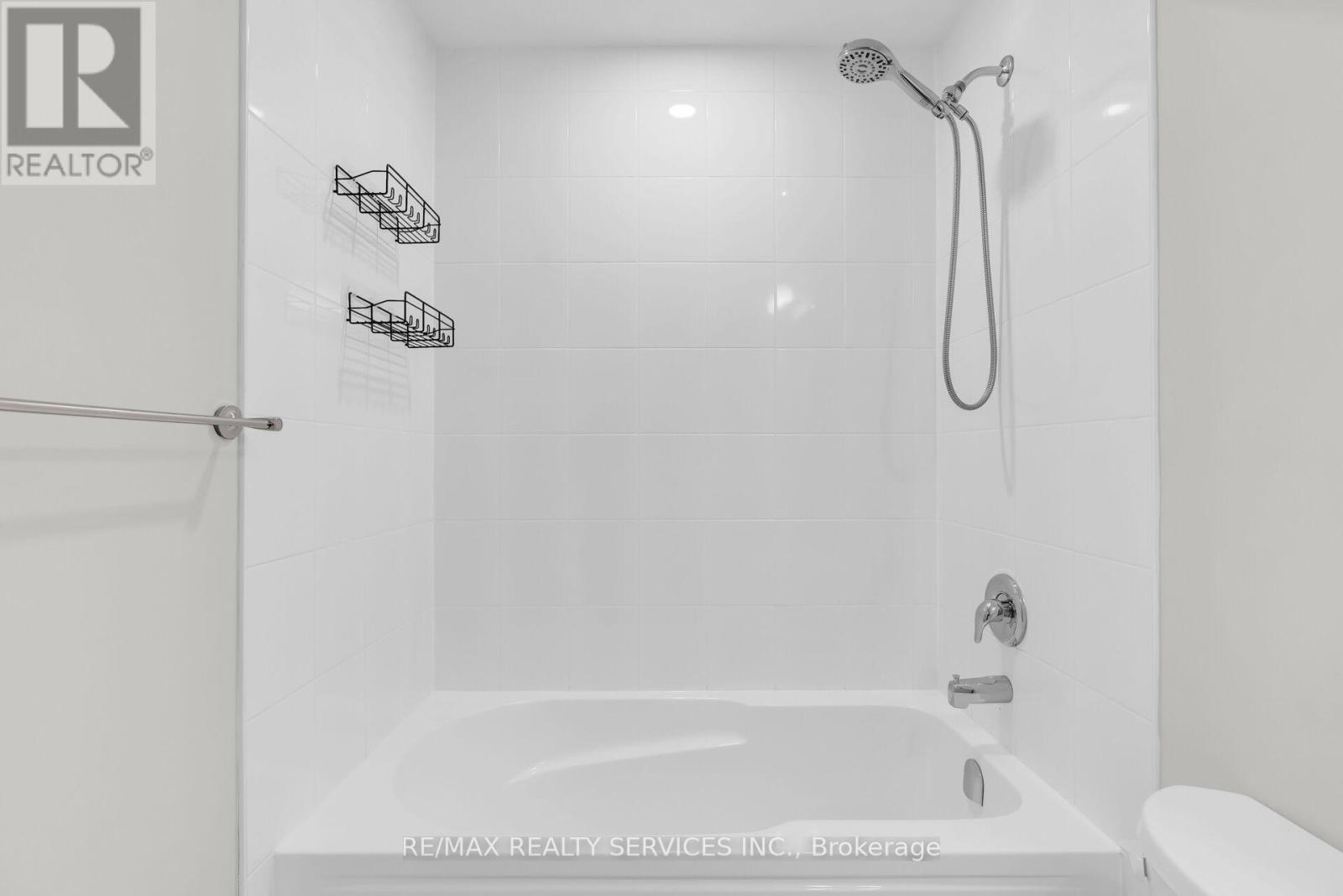 5 - 1 Bond Crescent Property Photo 32