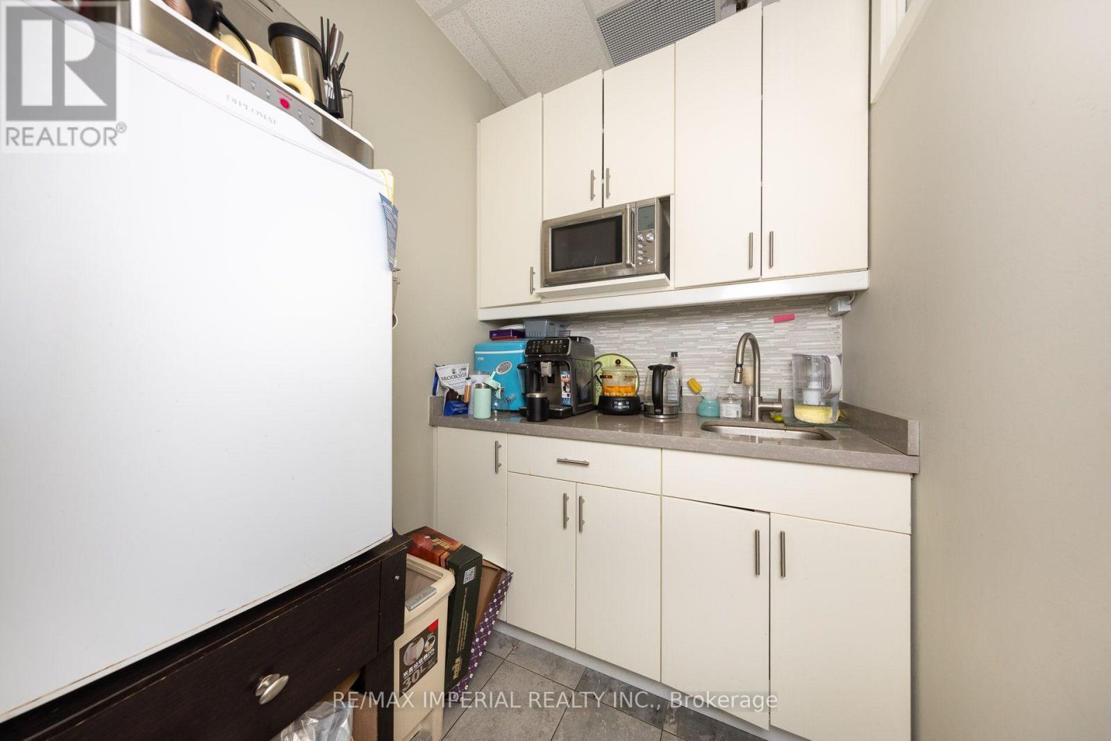 803 - 7191 Yonge Street Property Photo 6