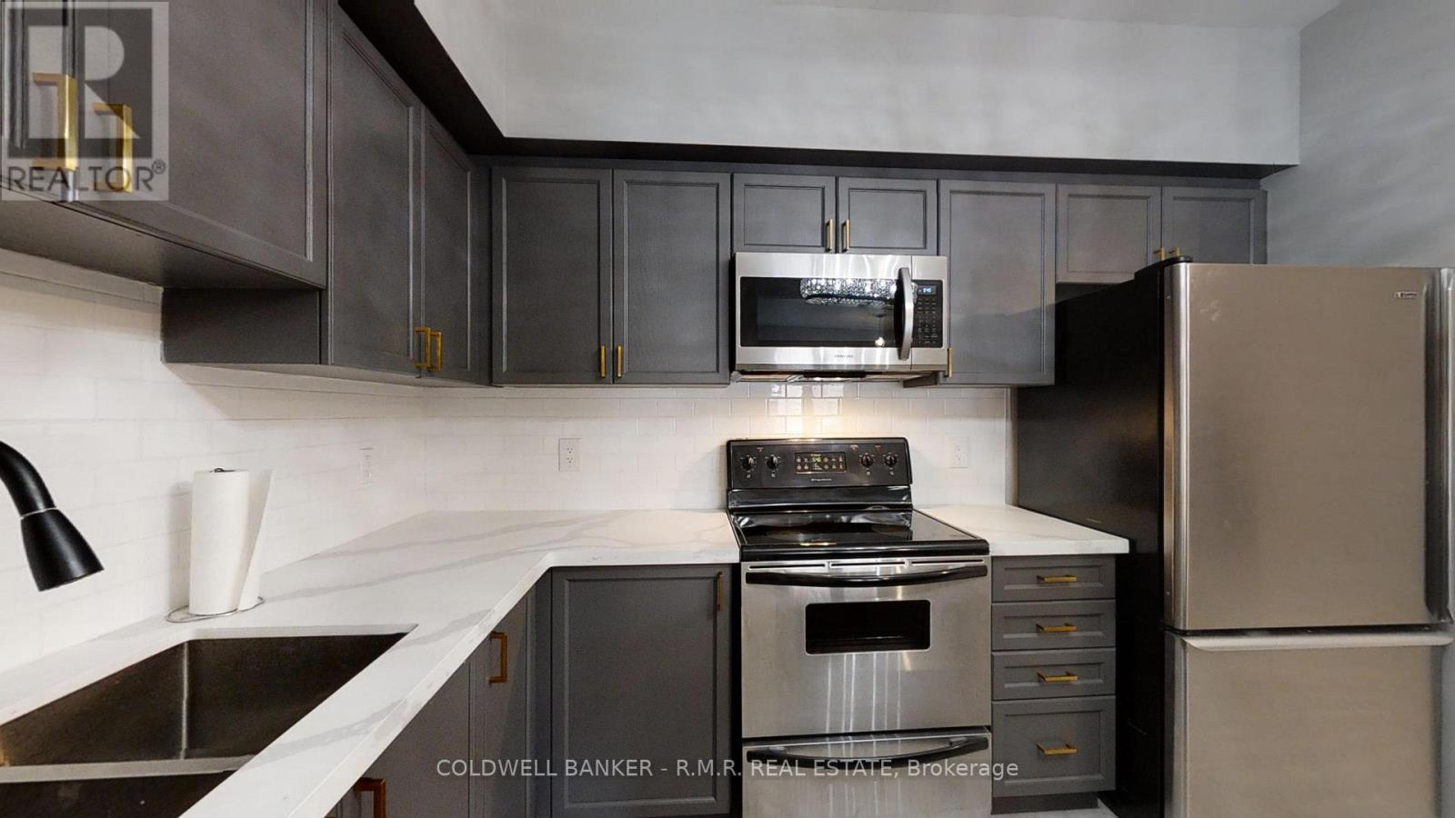 103 - 157 Wellington Street E Property Photo 2