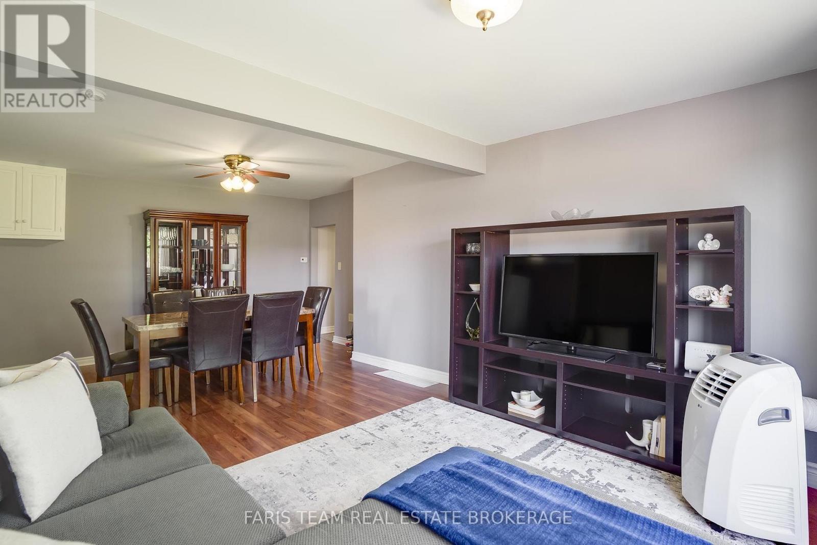 240 King Street Property Photo 19