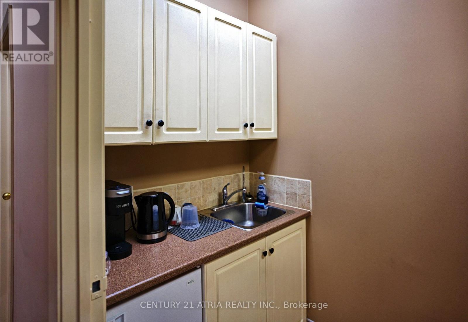 1 - 110 West Beaver Creek Road W Property Photo 13