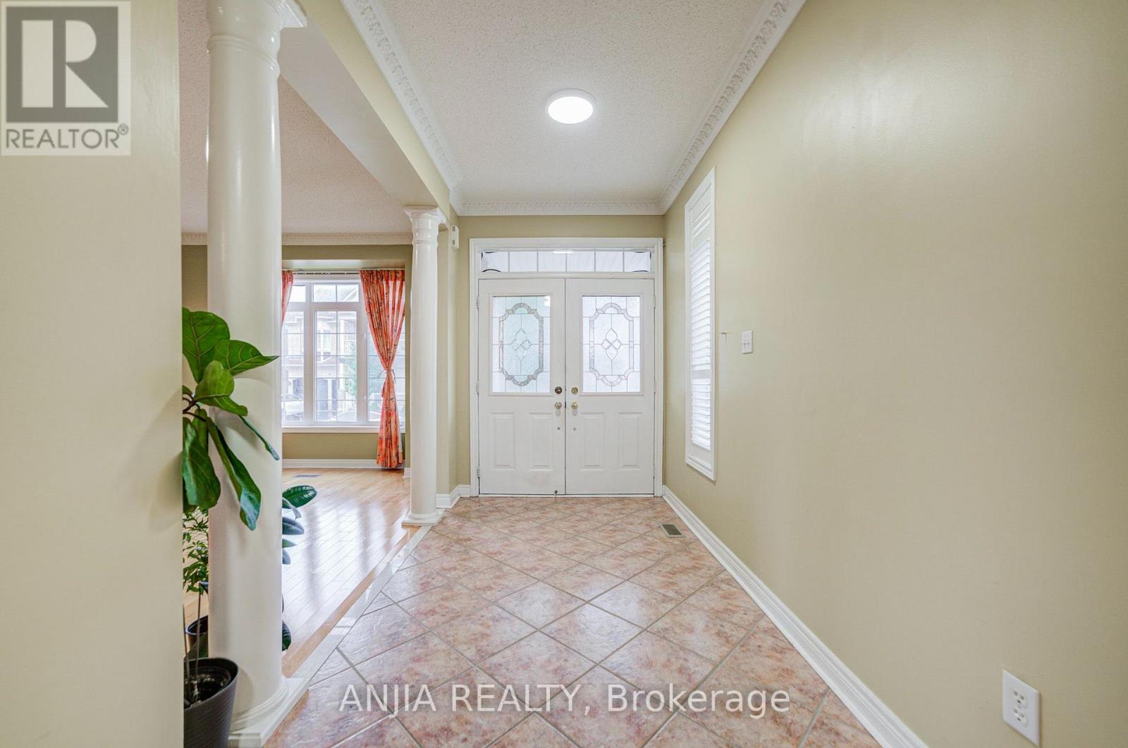 23 Ayhart Street E Property Photo 4