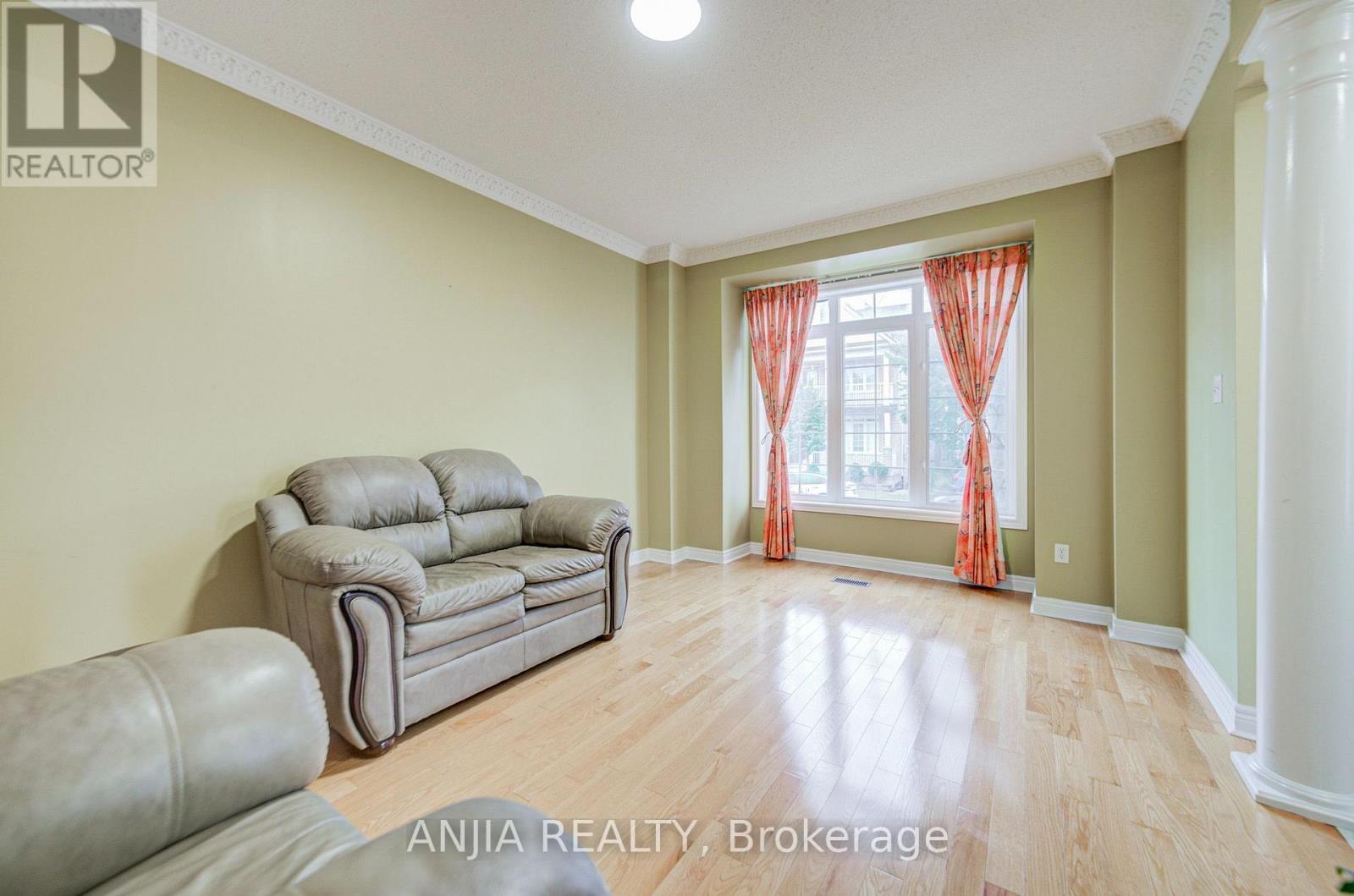 23 Ayhart Street E Property Photo 7