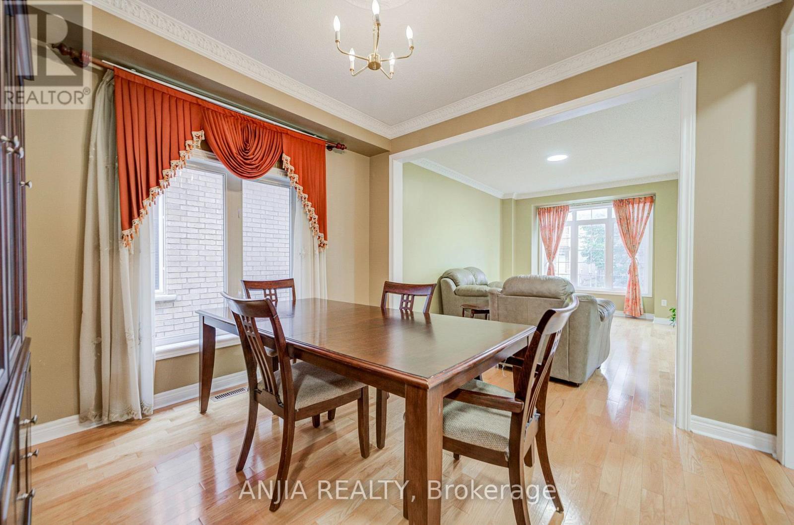 23 Ayhart Street E Property Photo 12