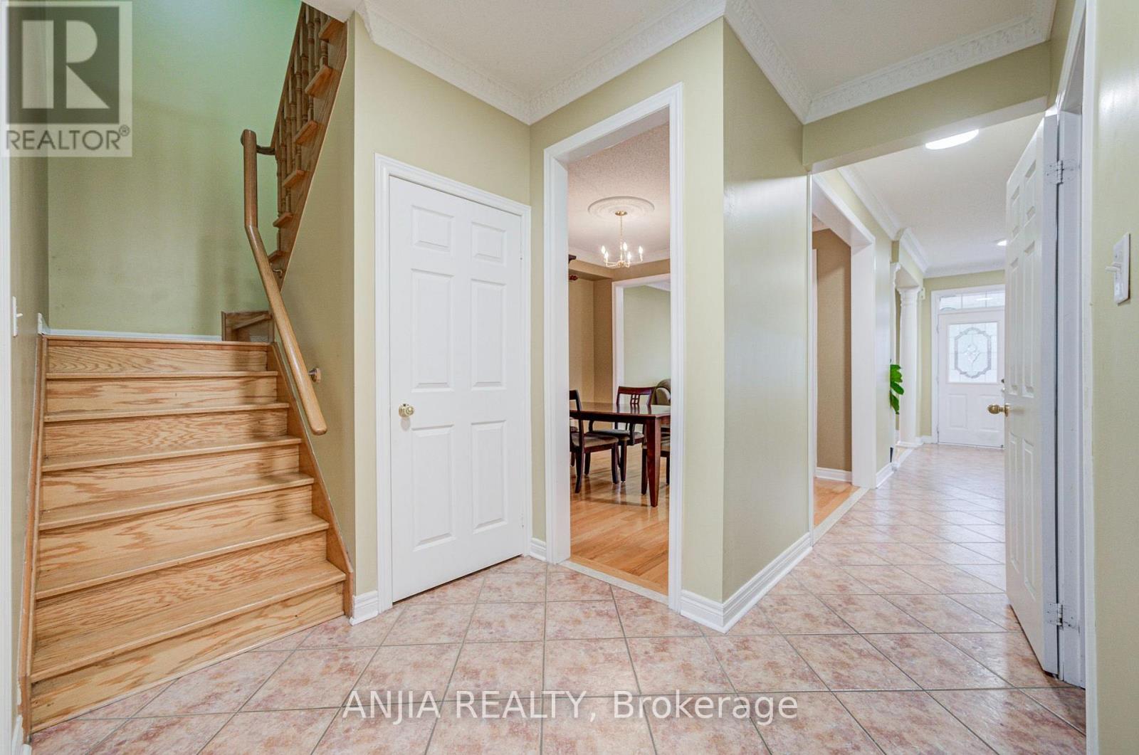 23 Ayhart Street E Property Photo 15
