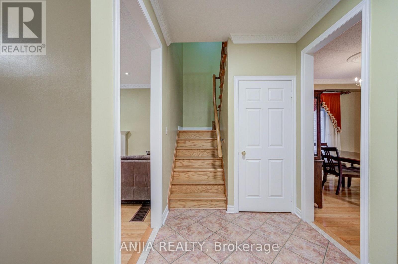 23 Ayhart Street E Property Photo 18