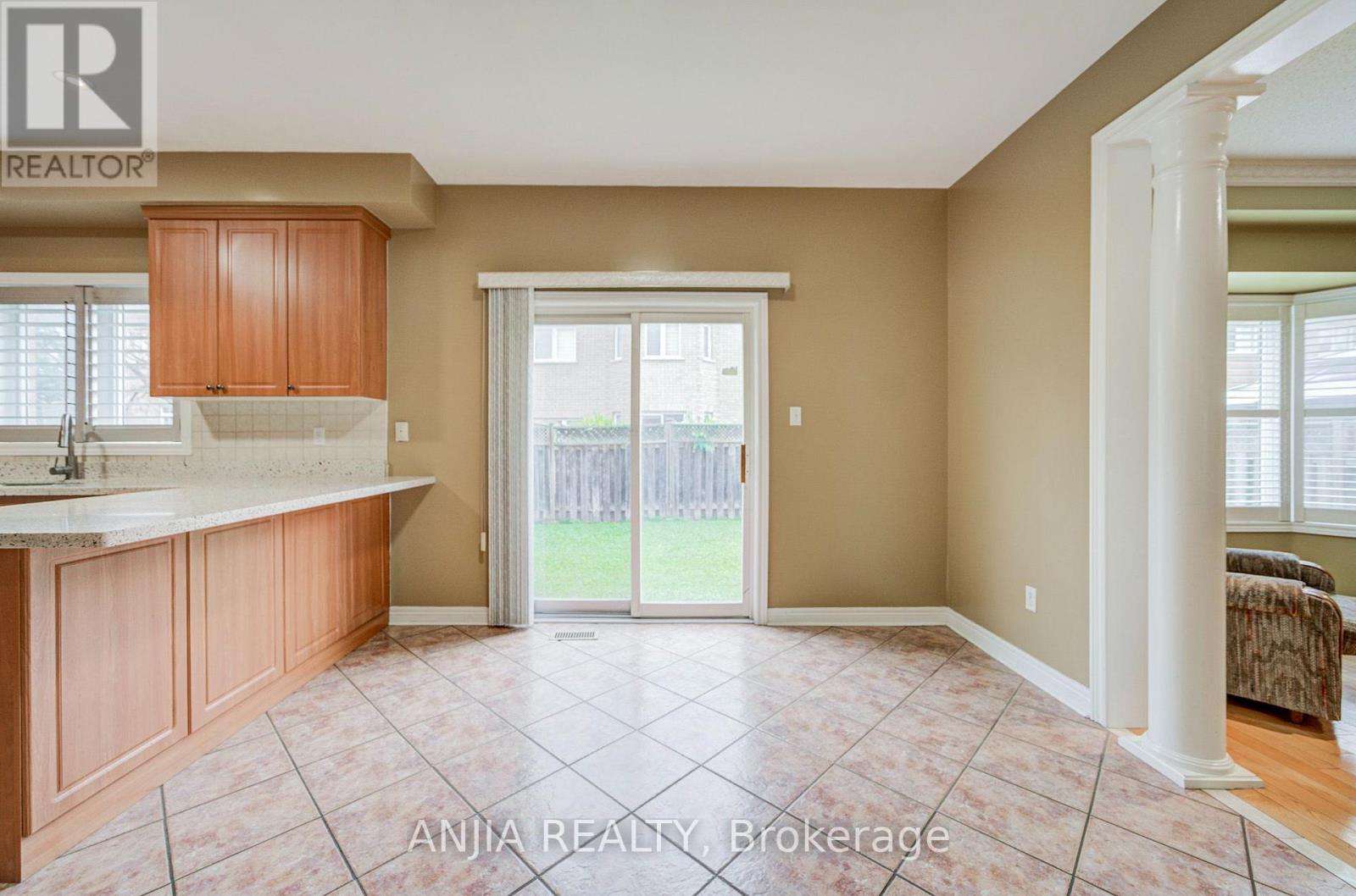 23 Ayhart Street E Property Photo 20