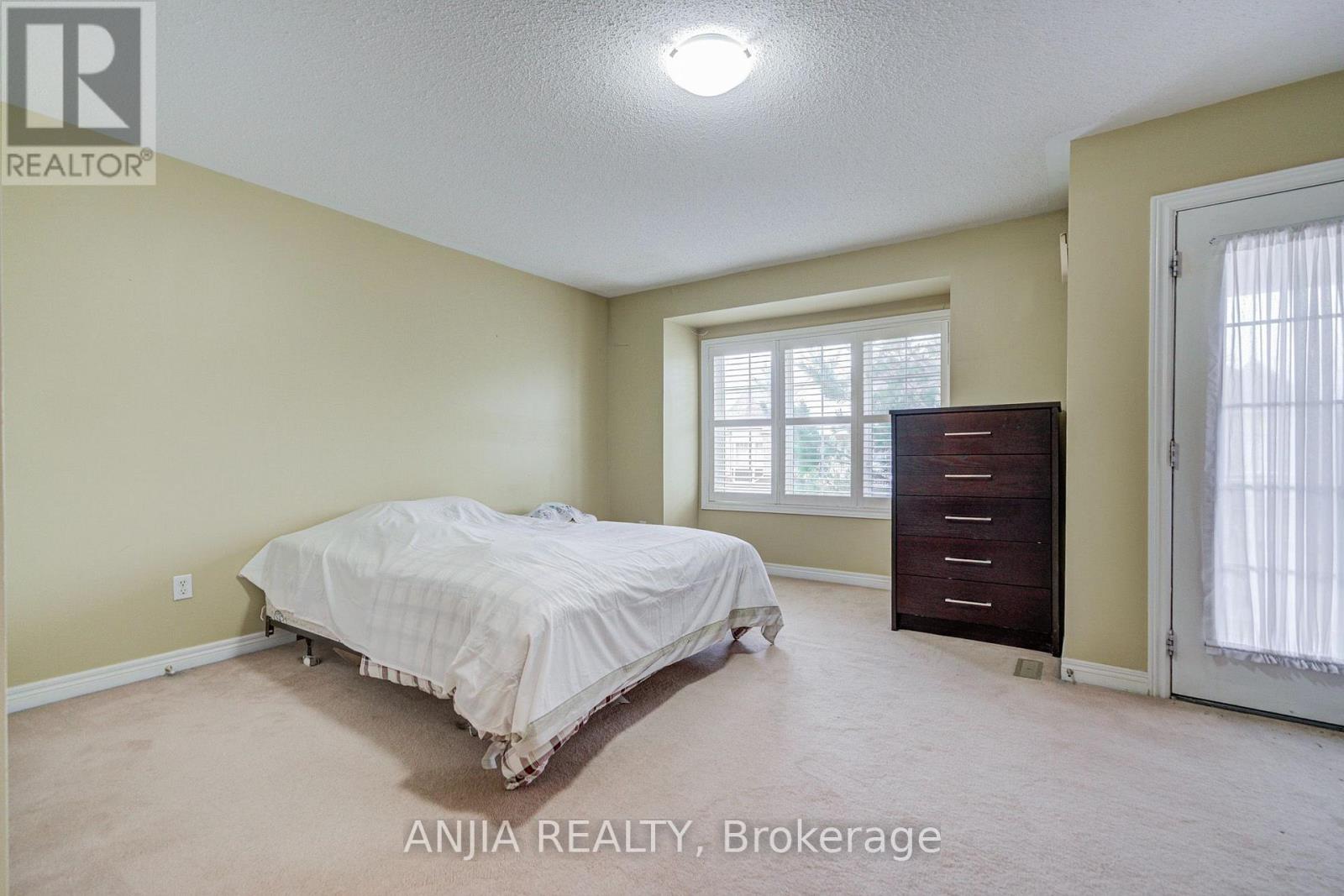 23 Ayhart Street E Property Photo 30