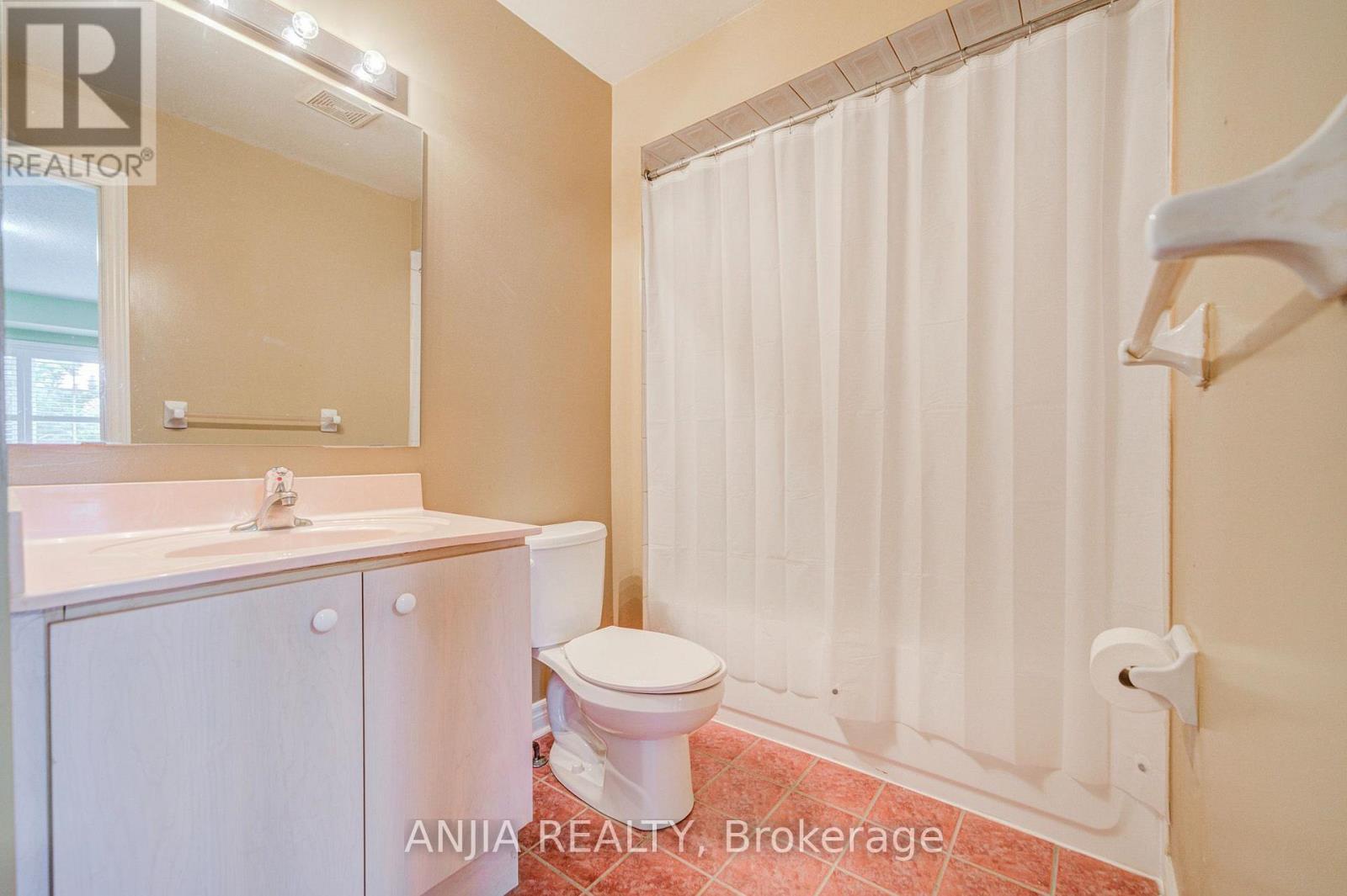 23 Ayhart Street E Property Photo 32