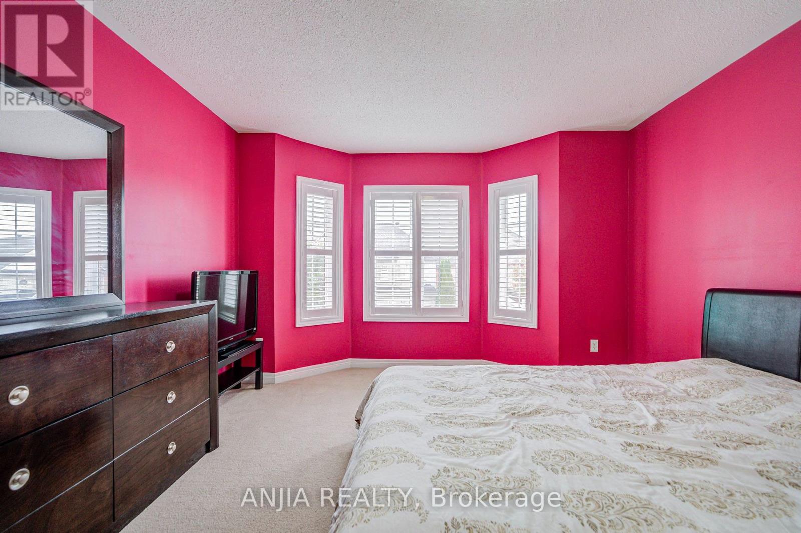 23 Ayhart Street E Property Photo 40