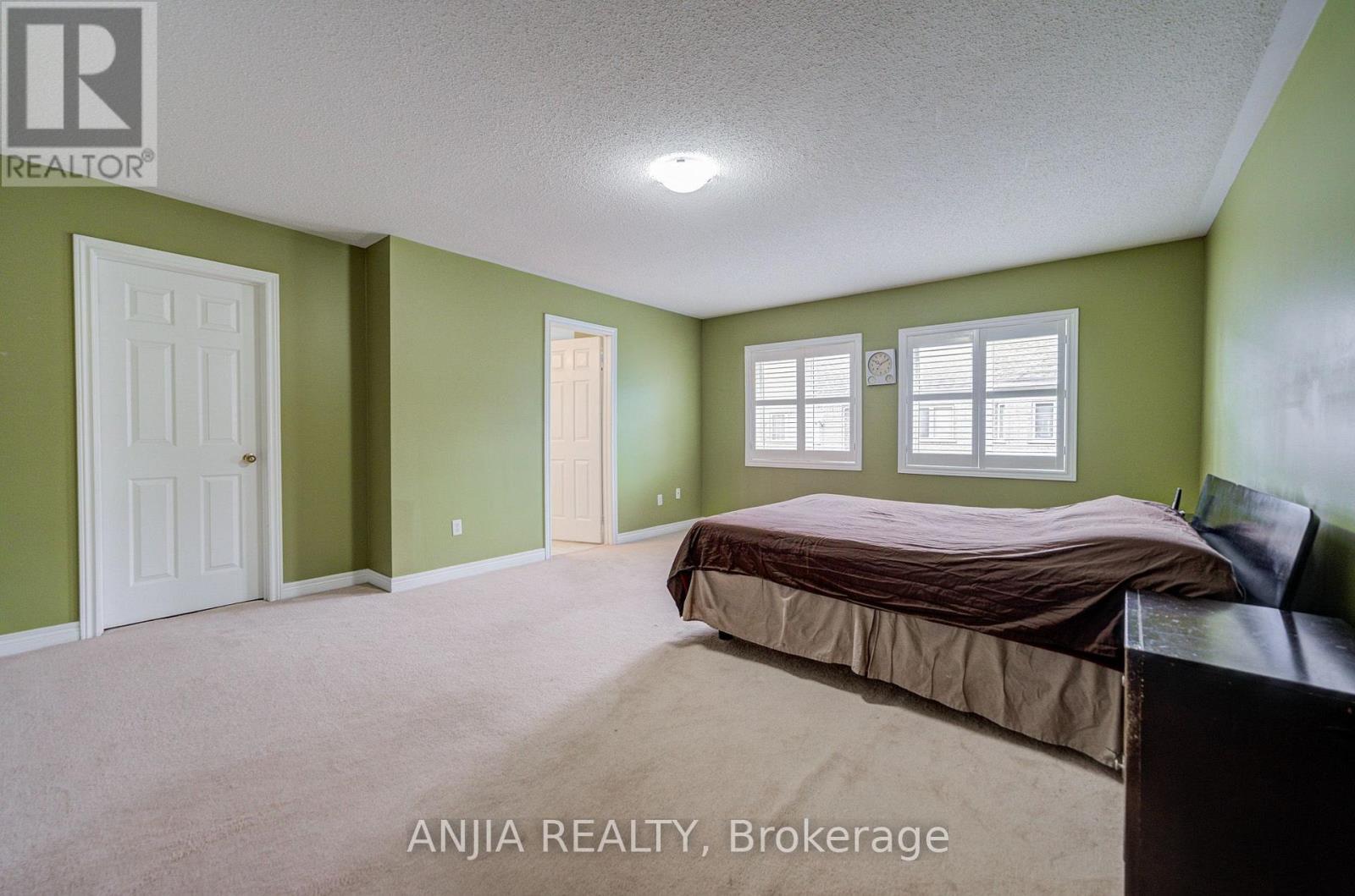 23 Ayhart Street E Property Photo 43