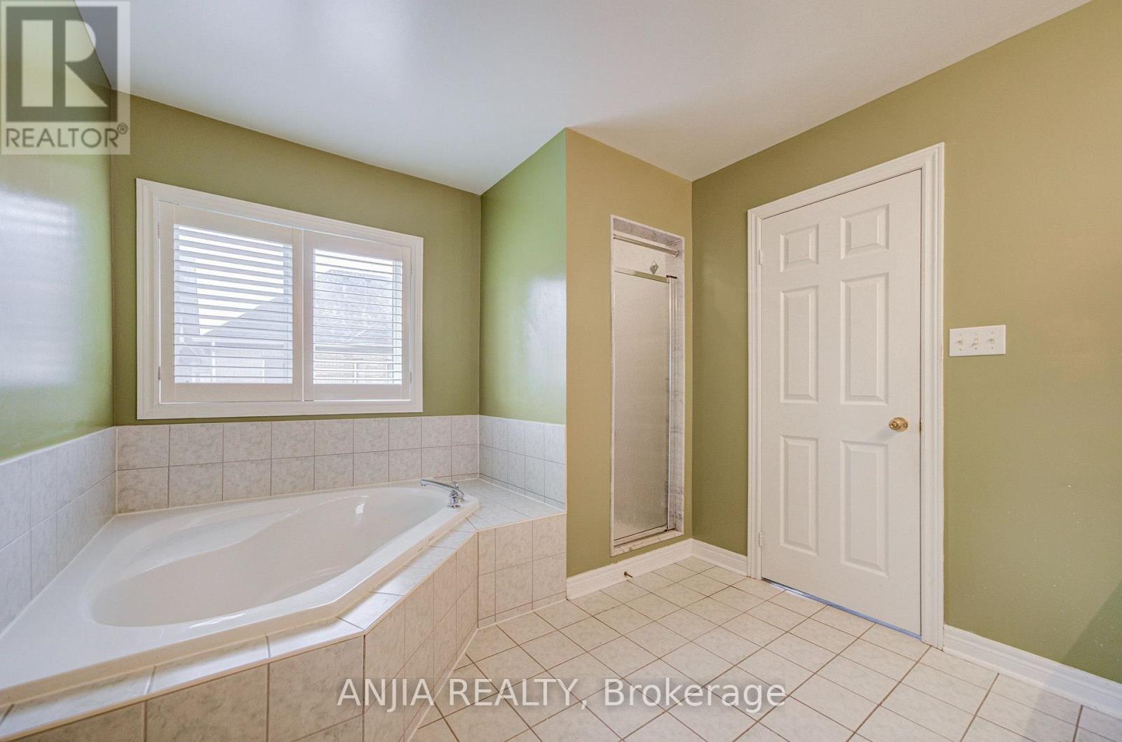 23 Ayhart Street E Property Photo 45