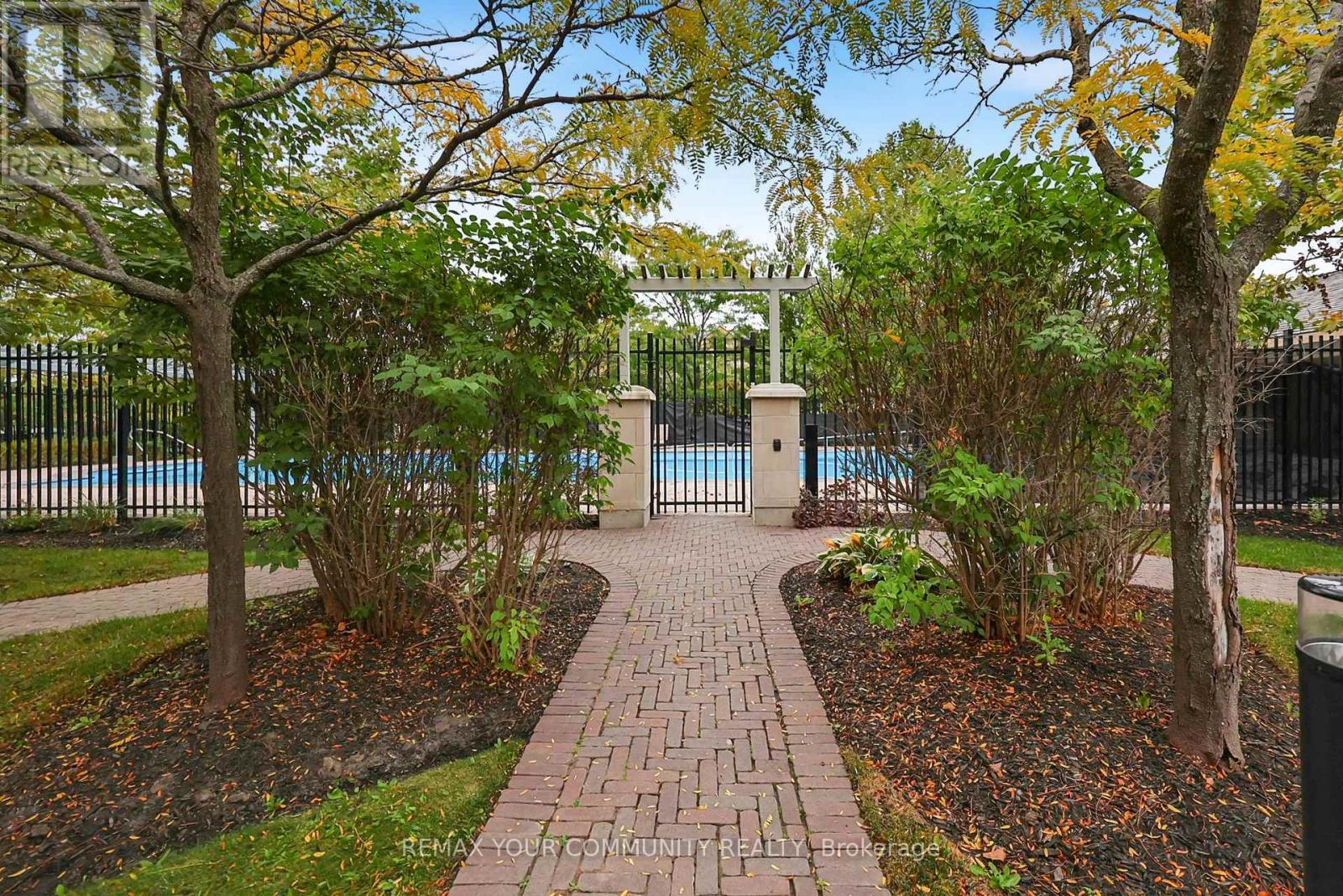 222 - 111 Civic Square Gate Property Photo 27