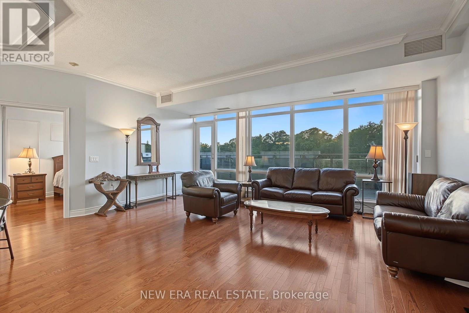 PH20 - 8201 ISLINGTON AVENUE Property Photo 1