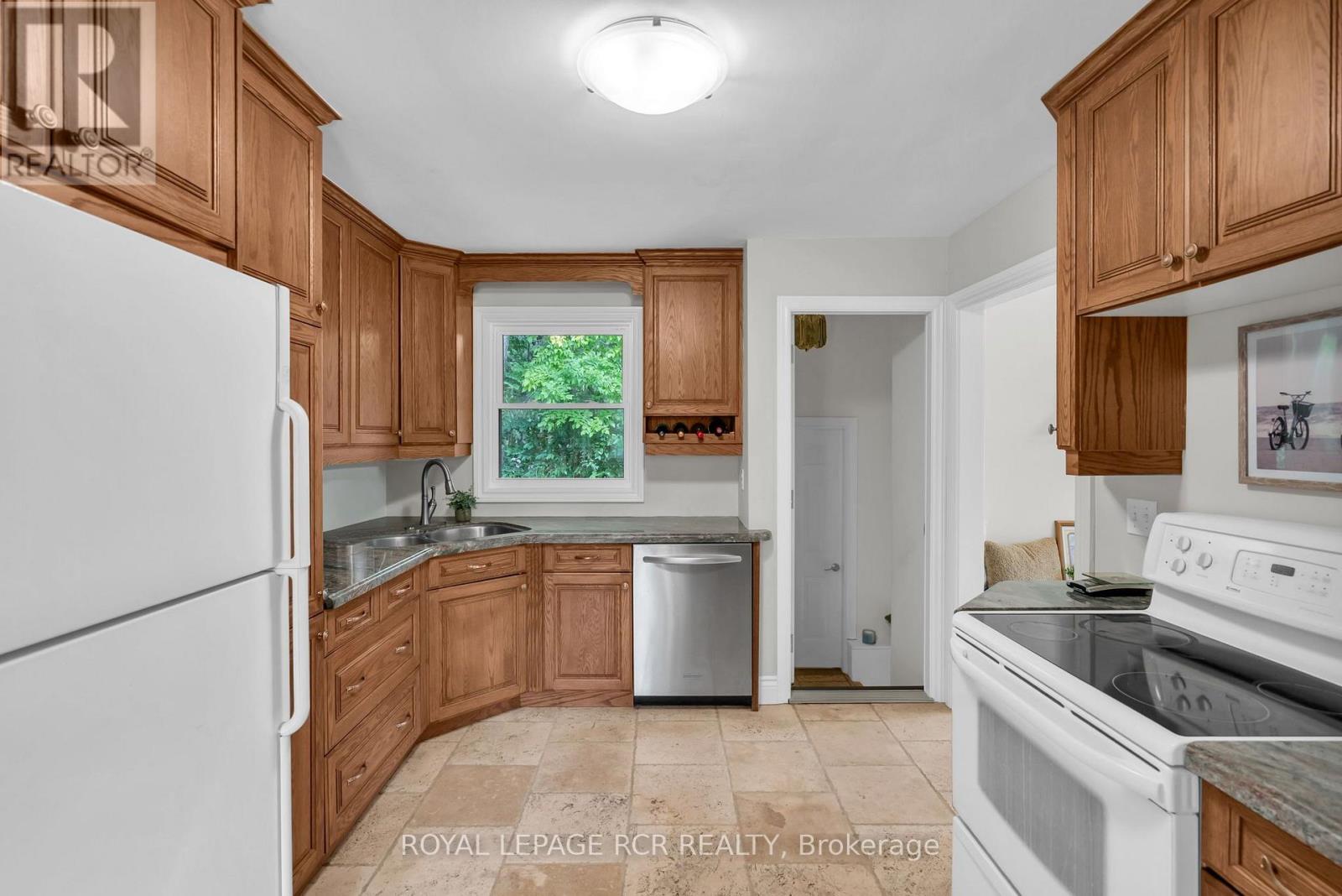 19842 Yonge Street Property Photo 14