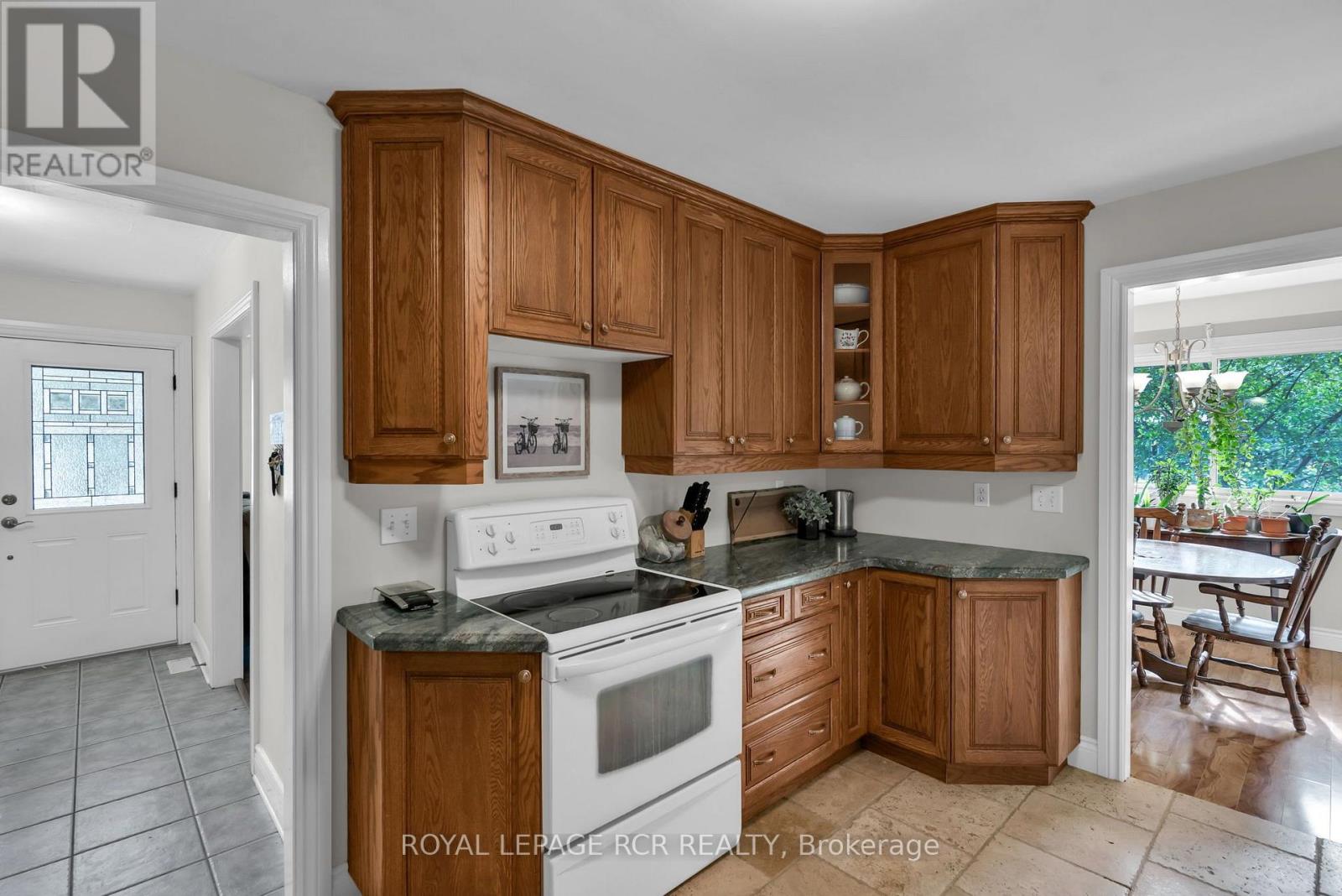 19842 Yonge Street Property Photo 16