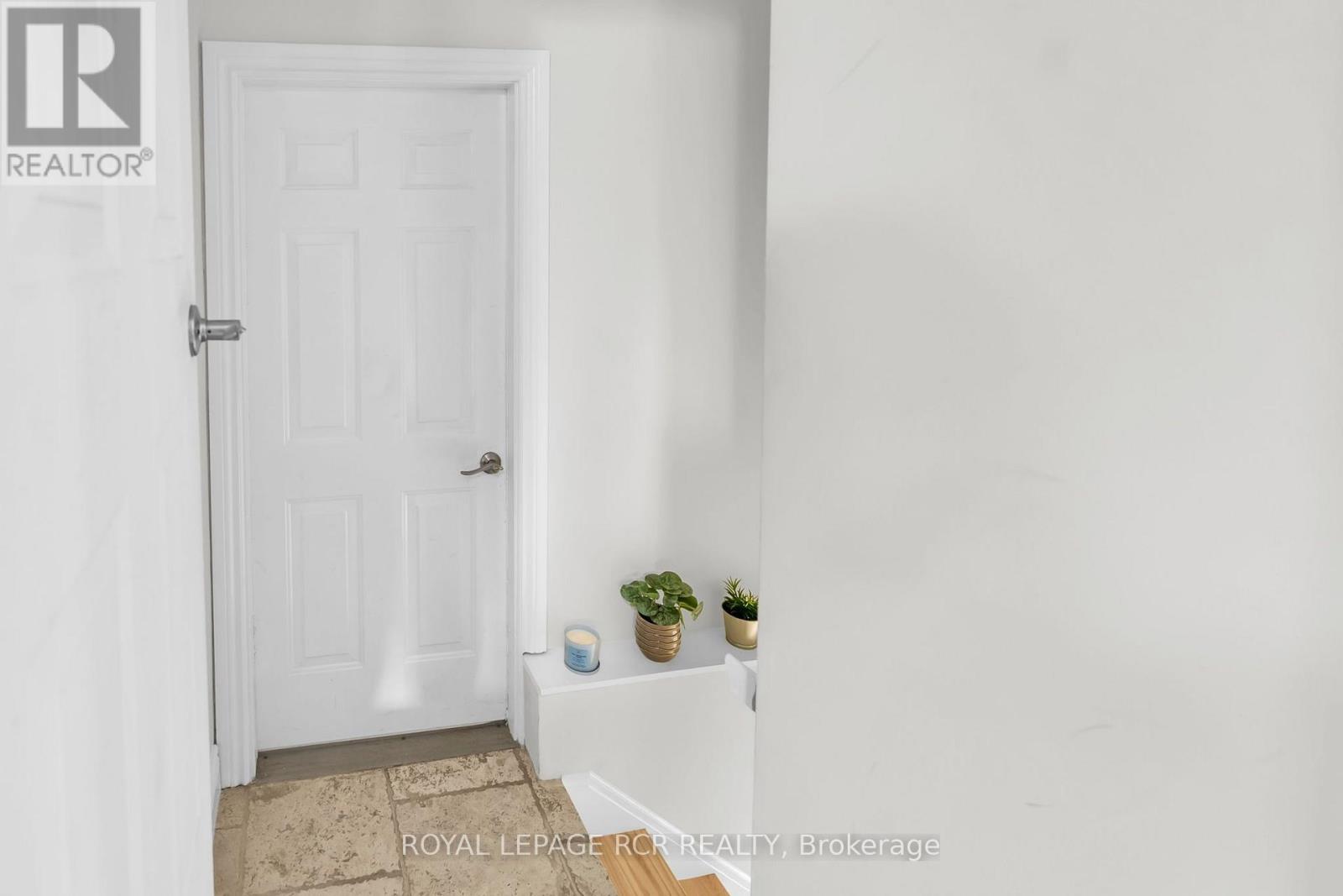 19842 Yonge Street Property Photo 22