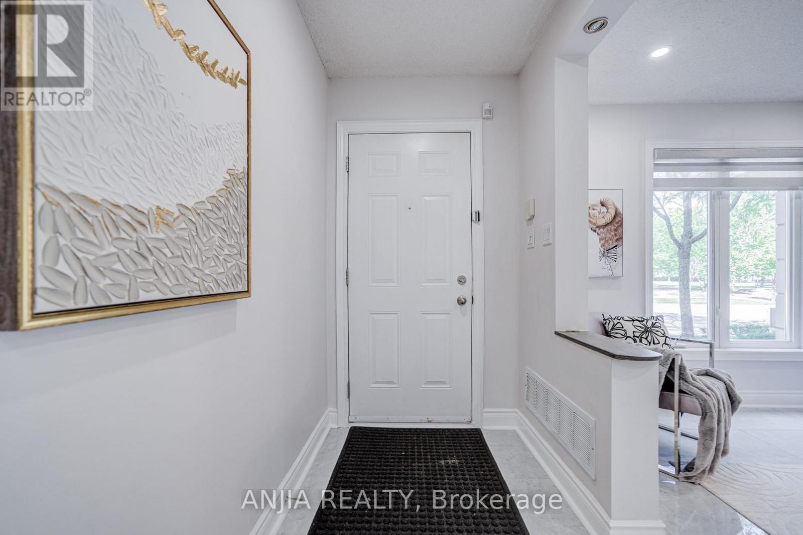 25 Galleria Parkway Property Photo 4