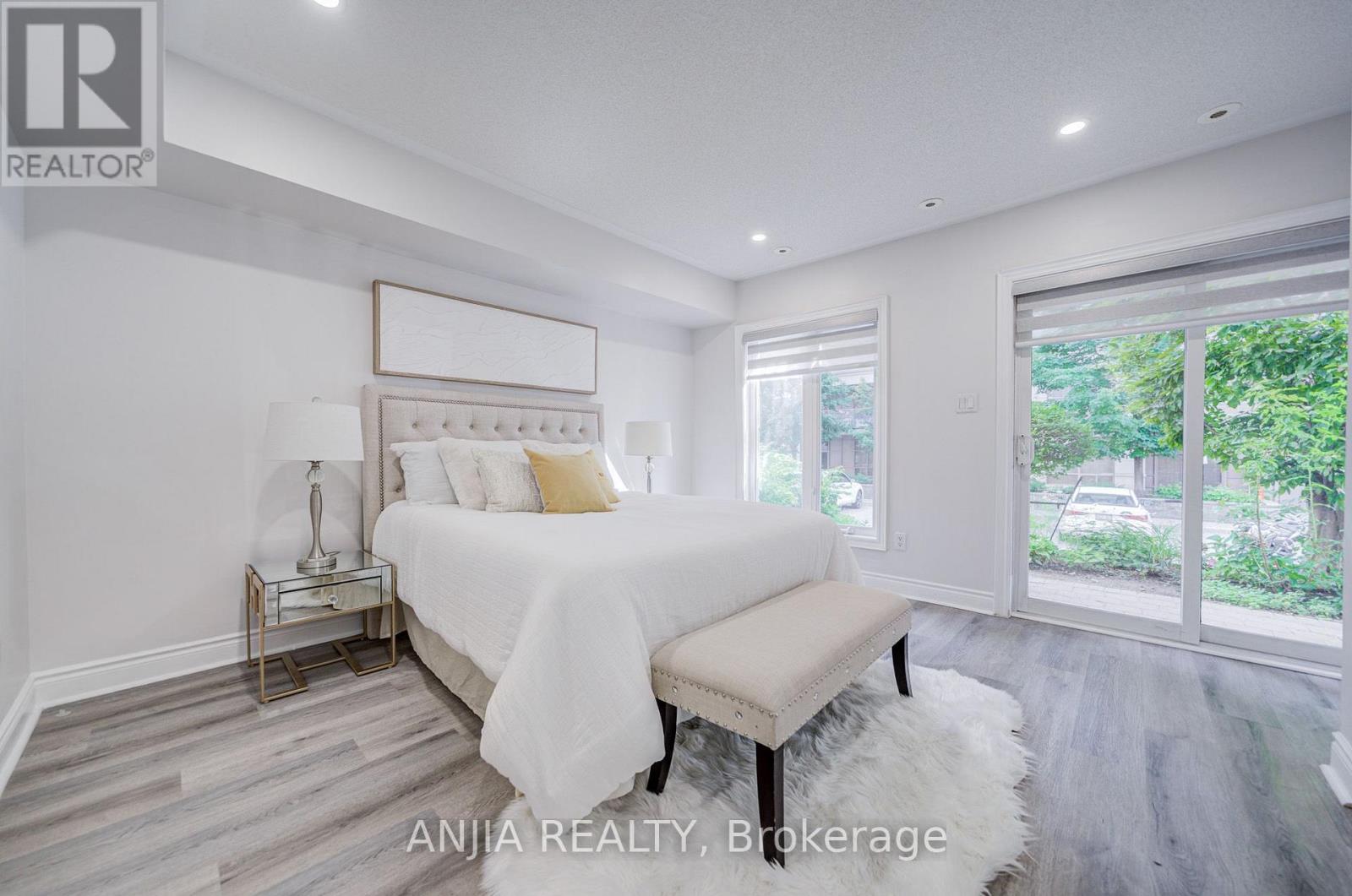 25 Galleria Parkway Property Photo 10