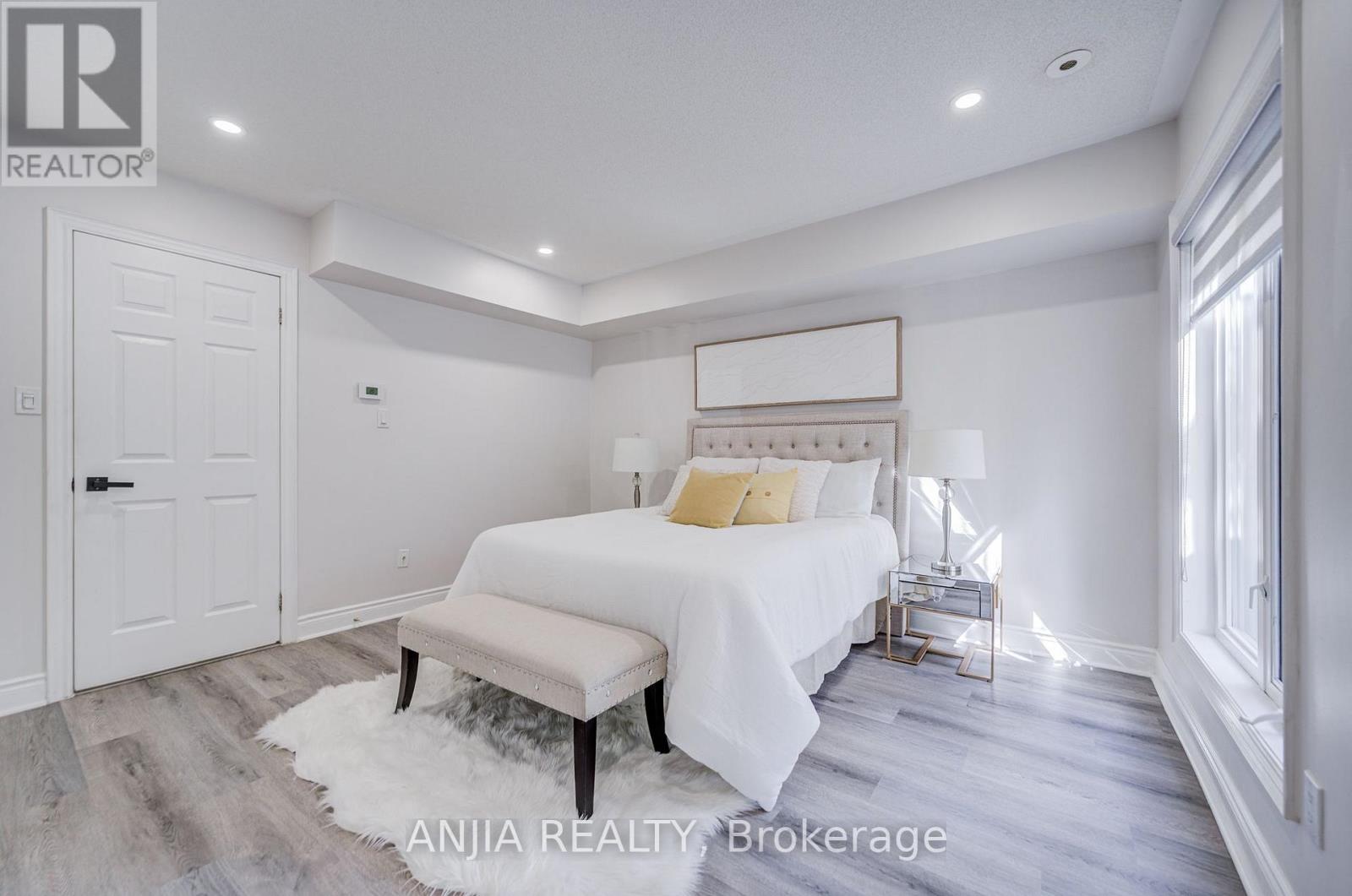 25 Galleria Parkway Property Photo 11