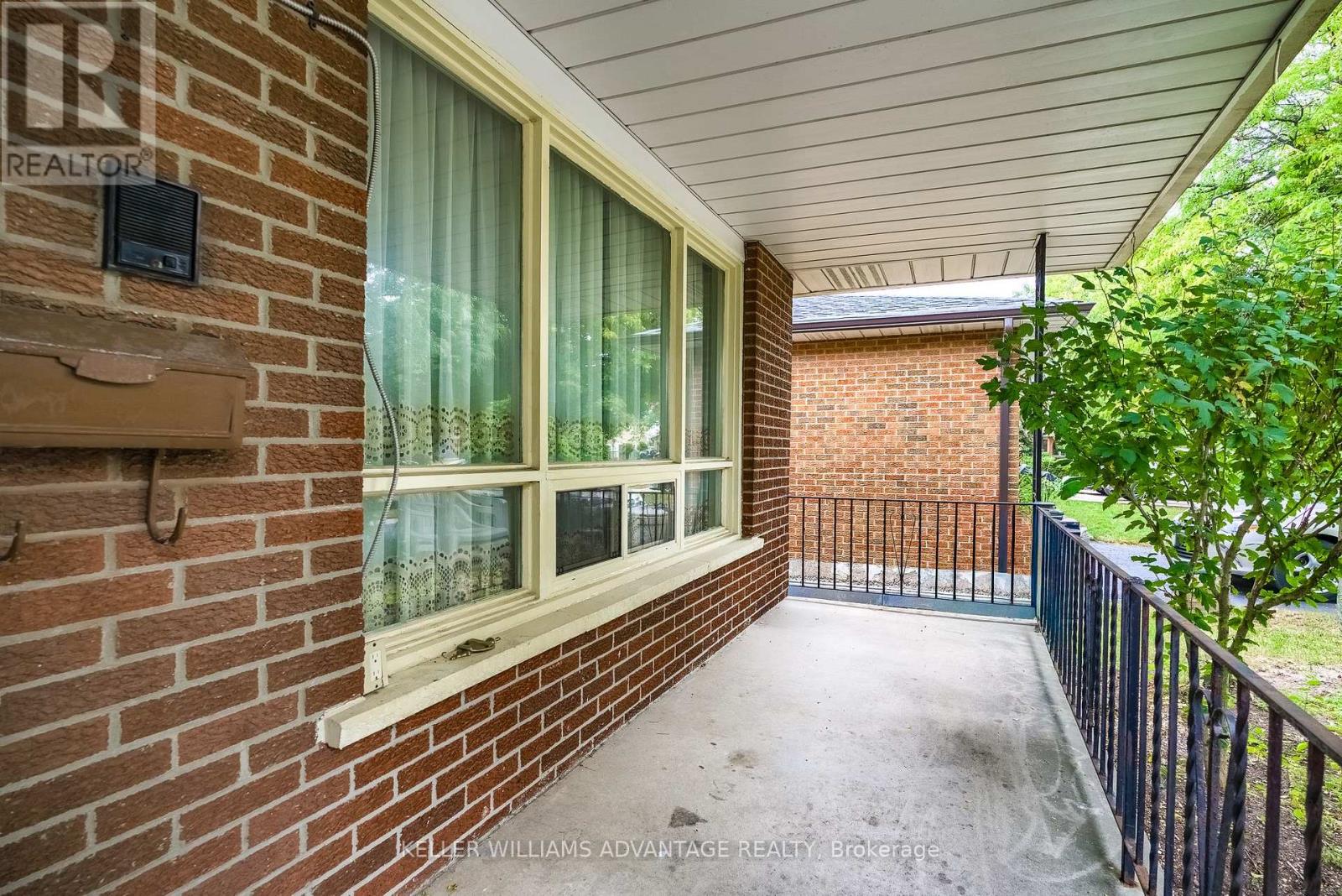 68 Fullerton Crescent Property Photo 2