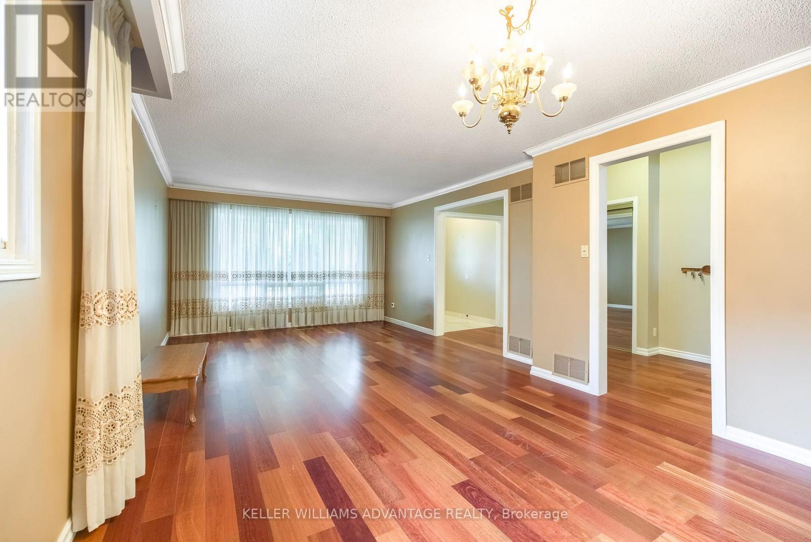 68 Fullerton Crescent Property Photo 3