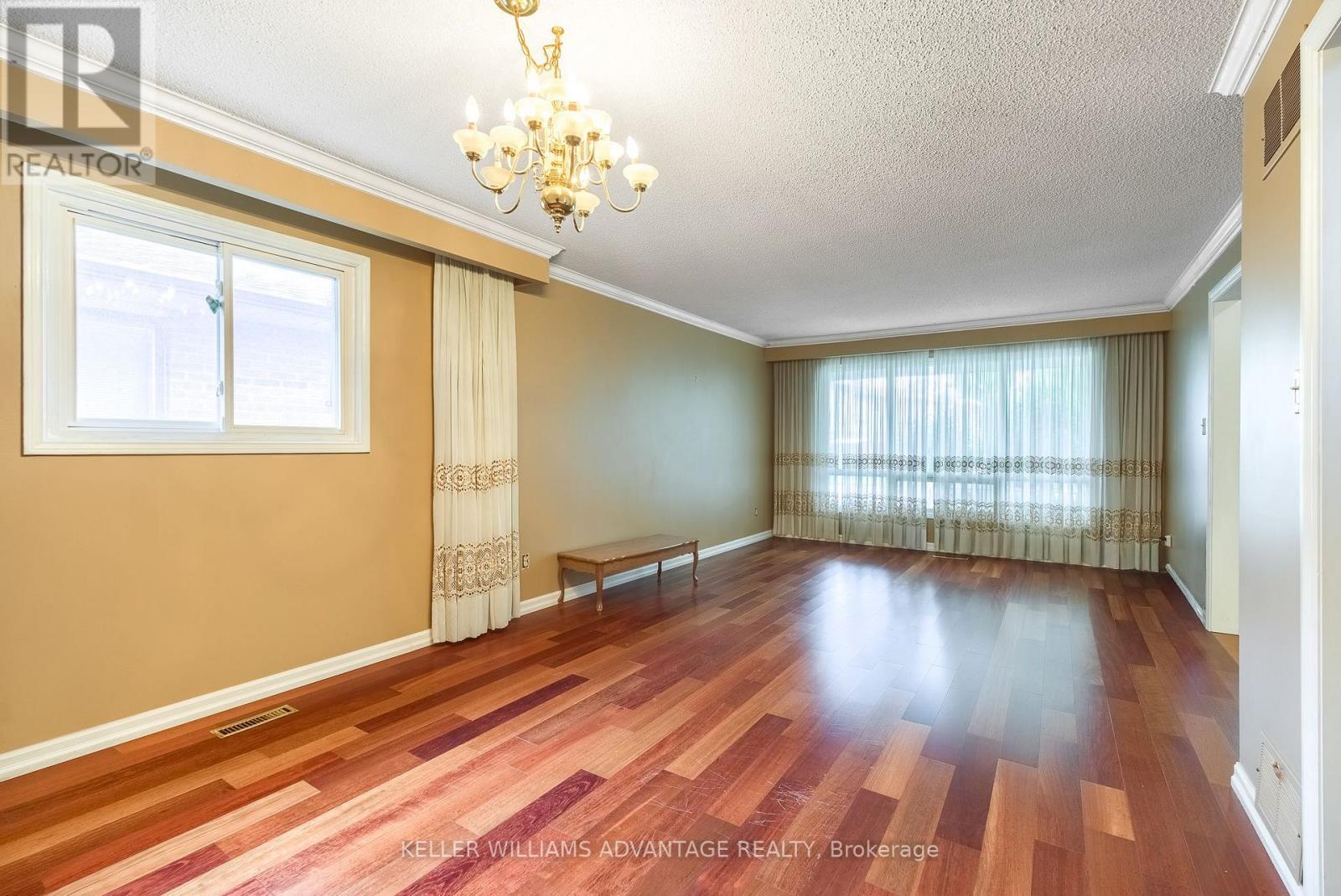 68 Fullerton Crescent Property Photo 4