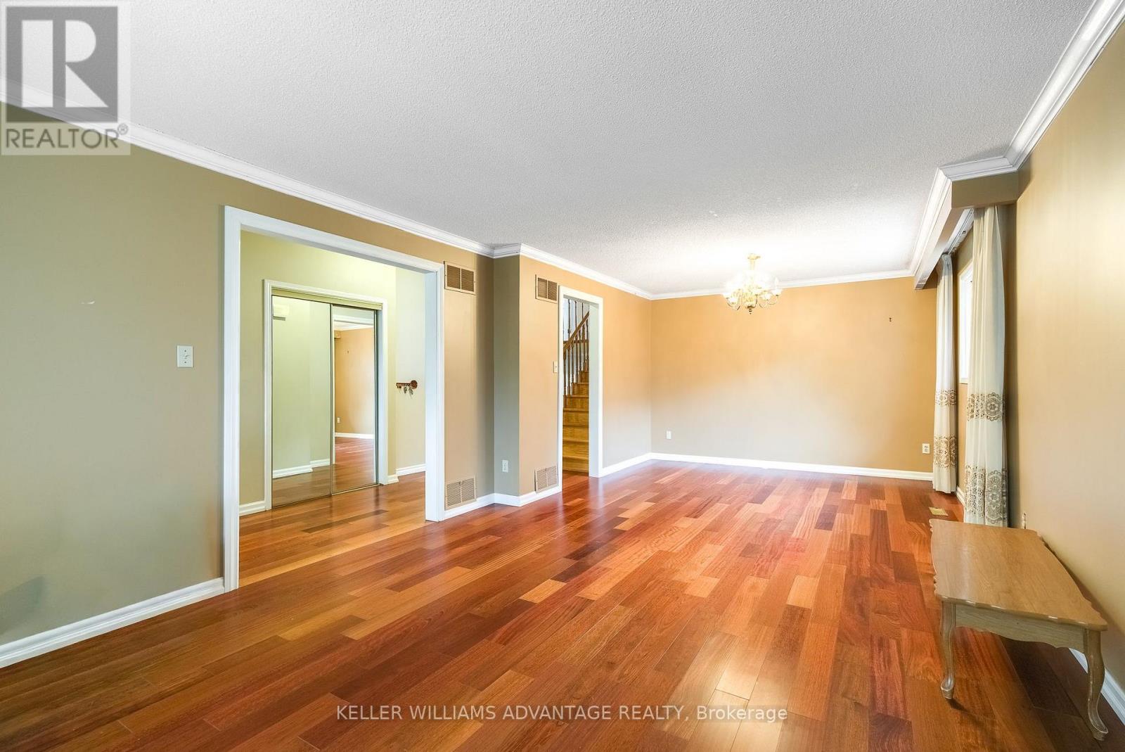 68 Fullerton Crescent Property Photo 5
