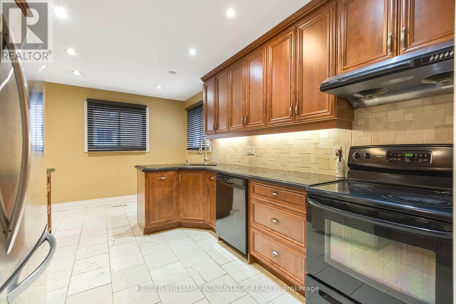 68 Fullerton Crescent Property Photo 7