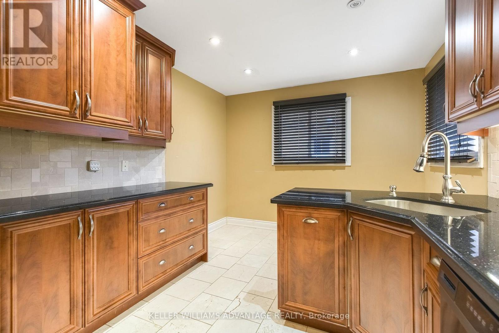 68 Fullerton Crescent Property Photo 8