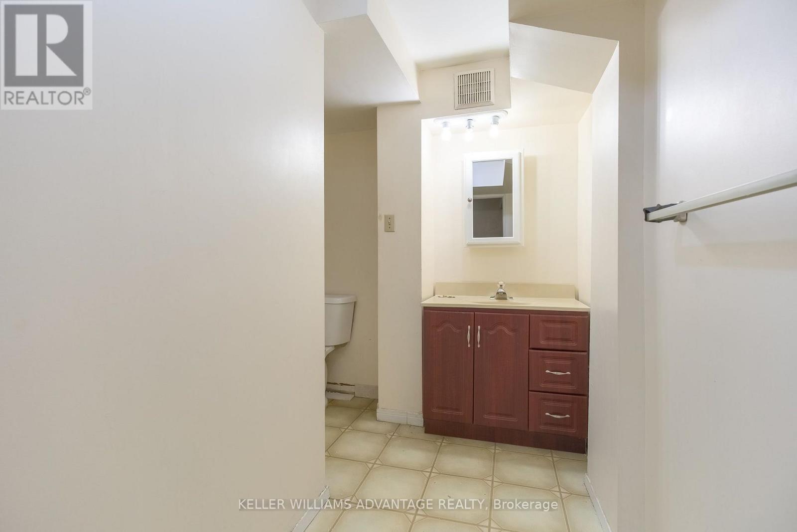 68 Fullerton Crescent Property Photo 32