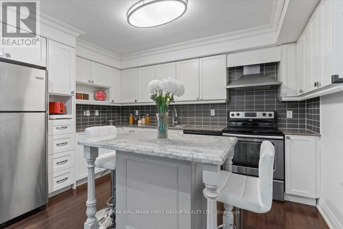 102 - 320 John Street Property Photo 14