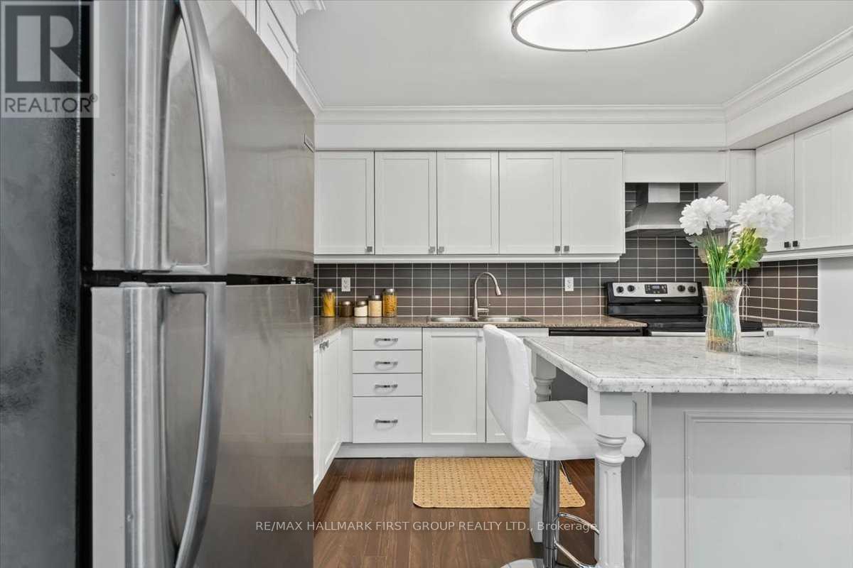 102 - 320 John Street Property Photo 15