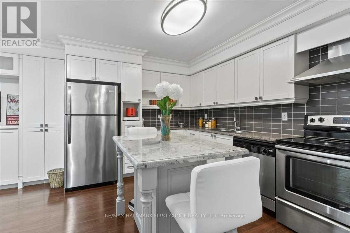 102 - 320 John Street Property Photo 16